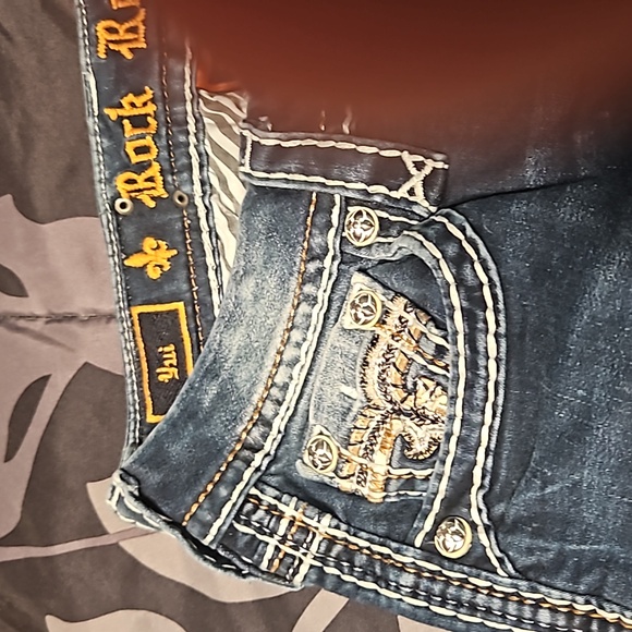 A pair of Size 27 Rock Revival skinny jeans - Picture 6 of 14